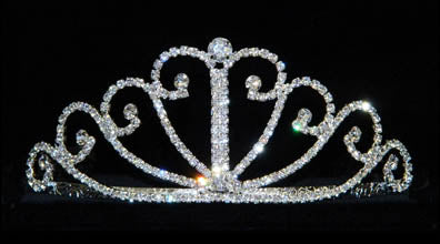 #15938 - Crystal Heart Spread Tiara - Straight Band