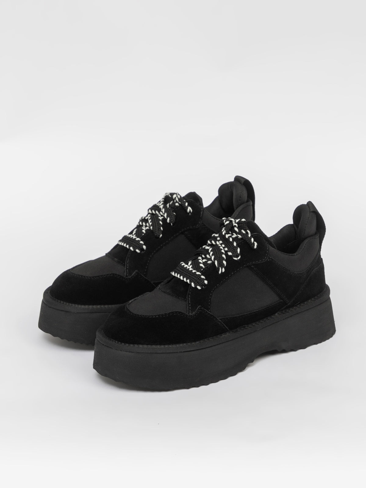 Women's casual shoes