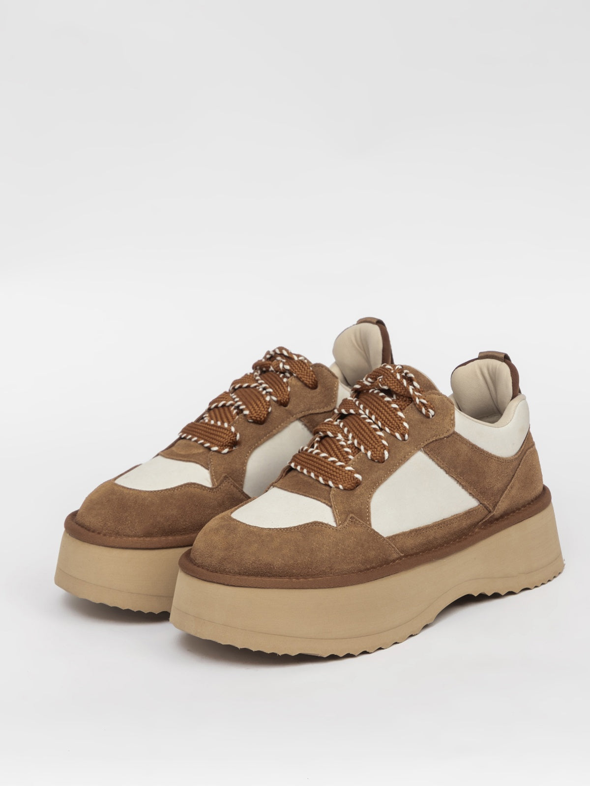 Women's casual shoes