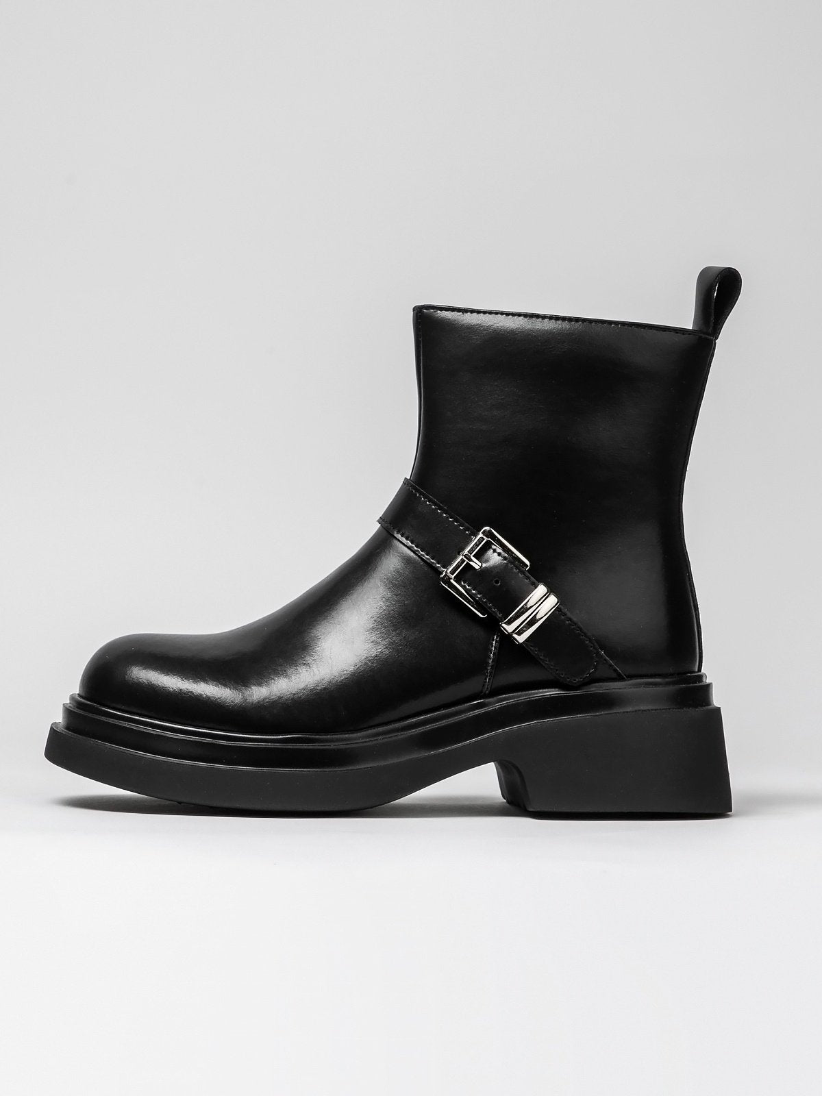 Women's leather boots