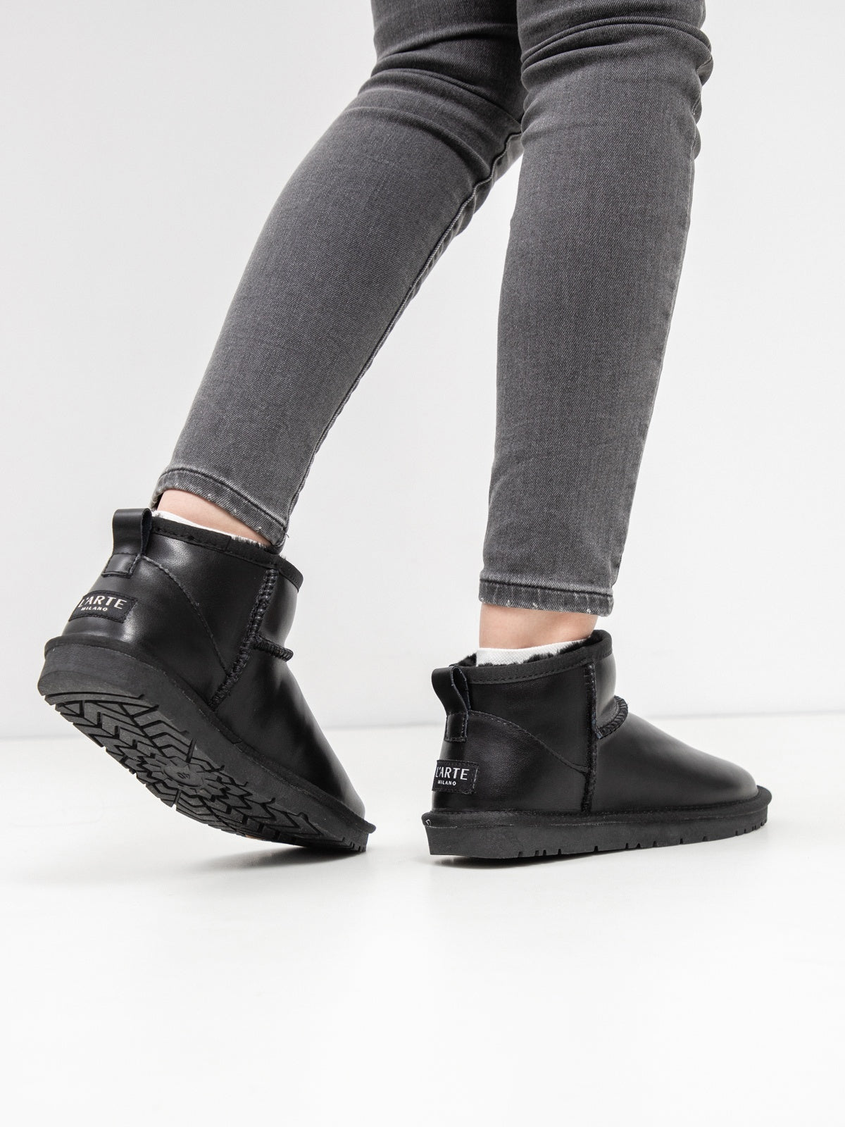 Women's leather boots with insulation