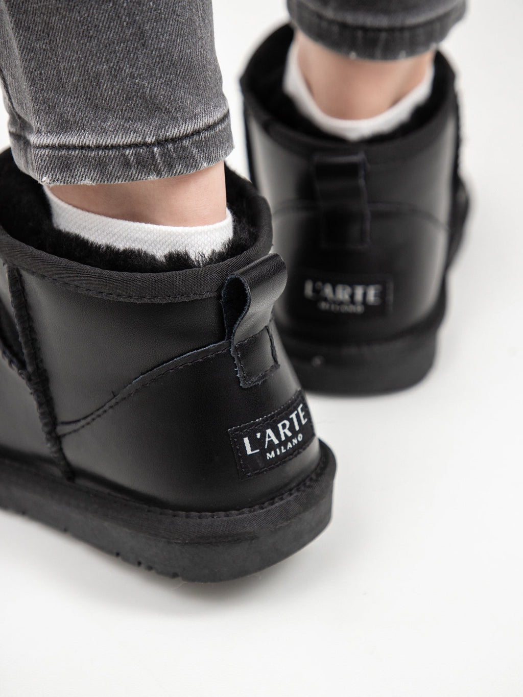 Women's leather boots with insulation