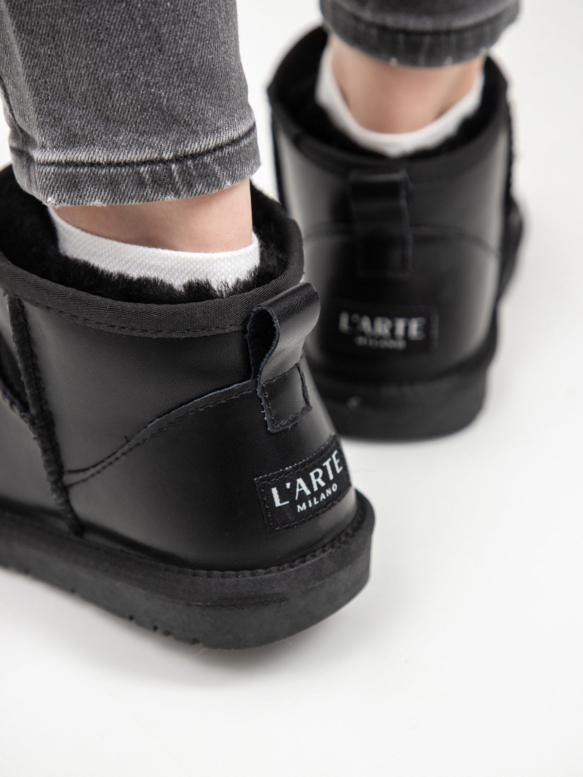Women's leather boots with insulation