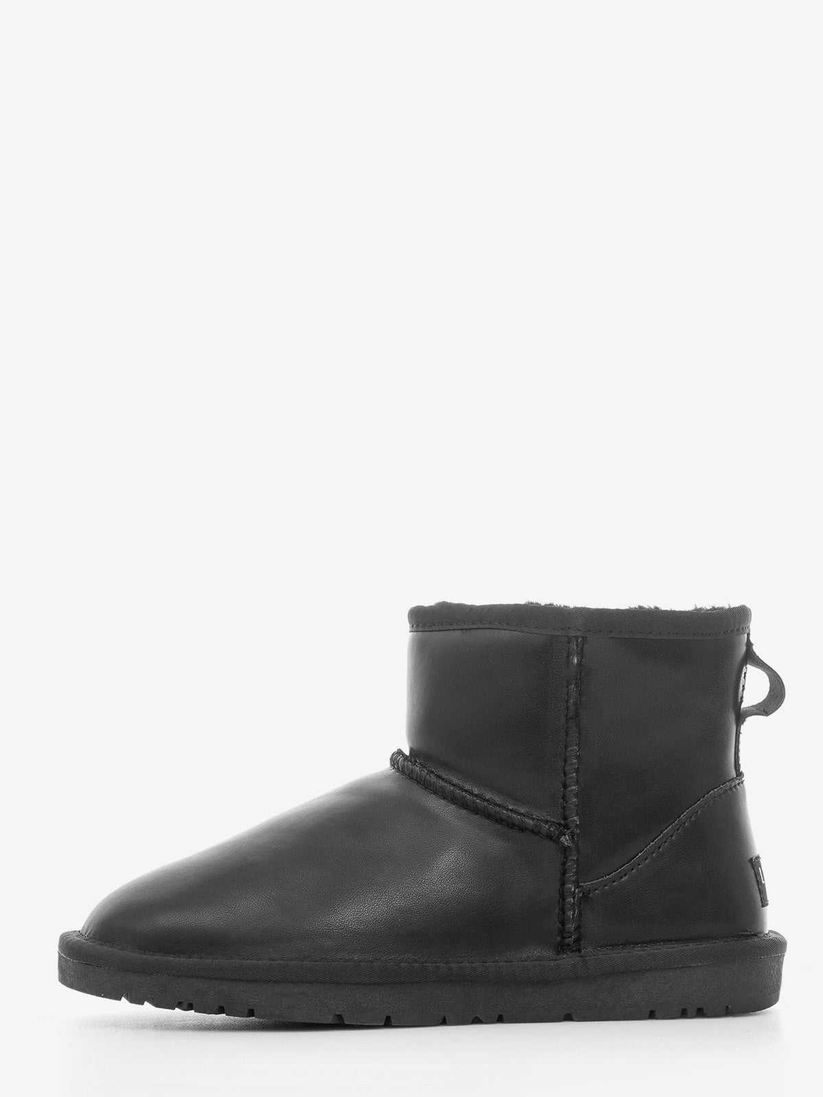 Women's leather boots with insulation