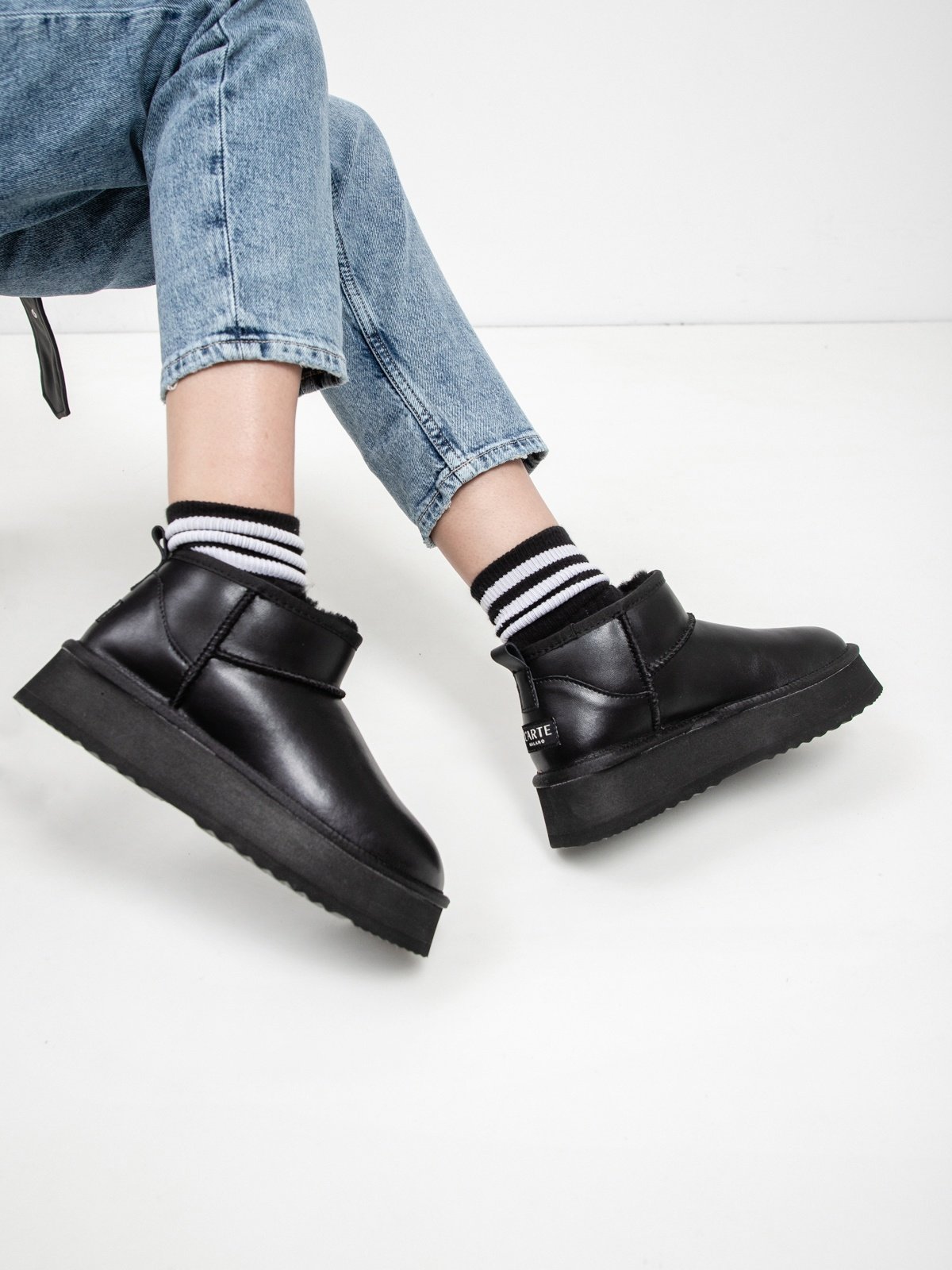 Women's leather boots with insulation