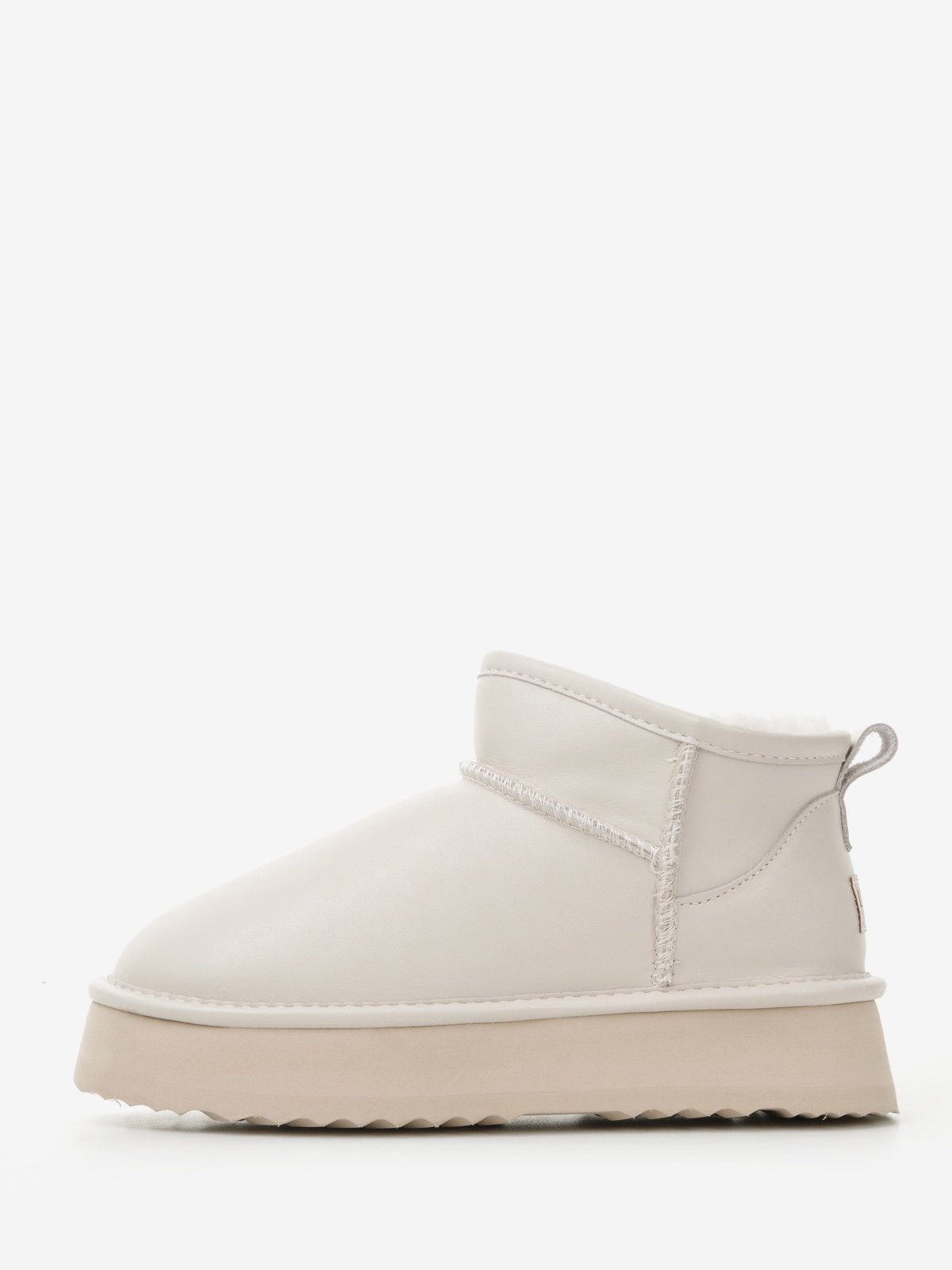 Women's leather boots with insulation