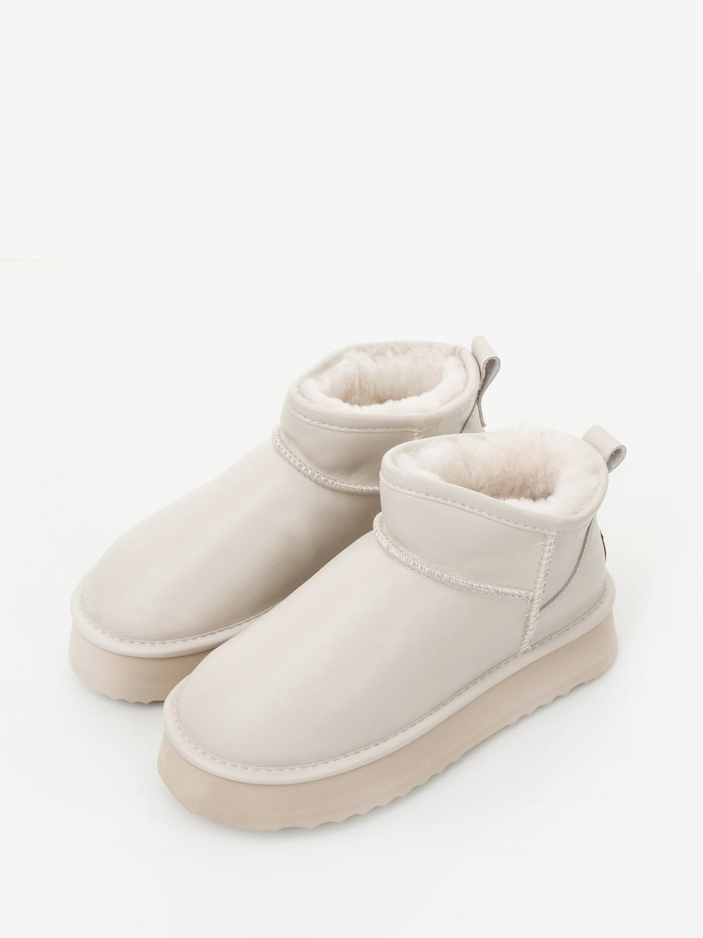 Women's leather boots with insulation