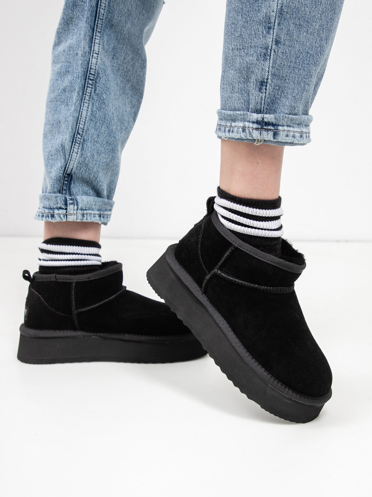 Women's leather boots with insulation