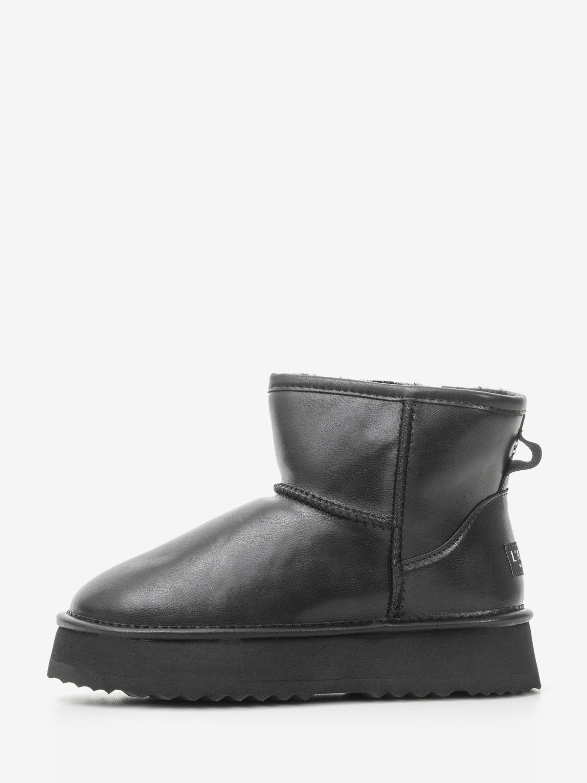 Women's leather boots with insulation