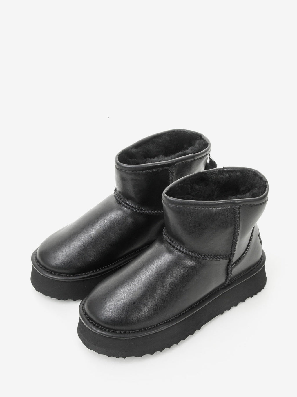 Women's leather boots with insulation