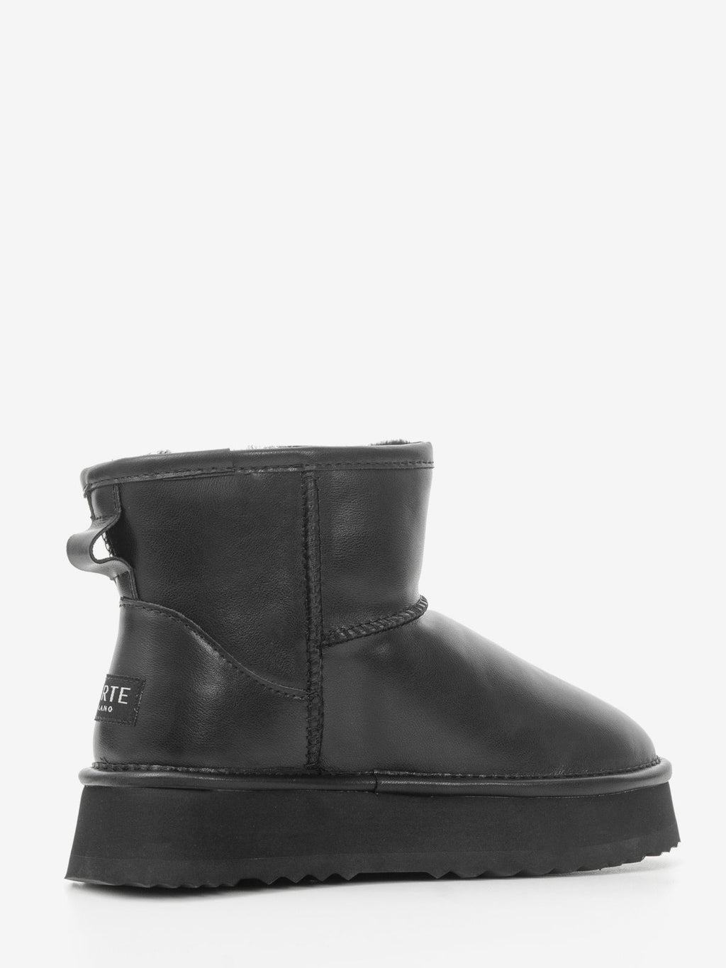 Women's leather boots with insulation