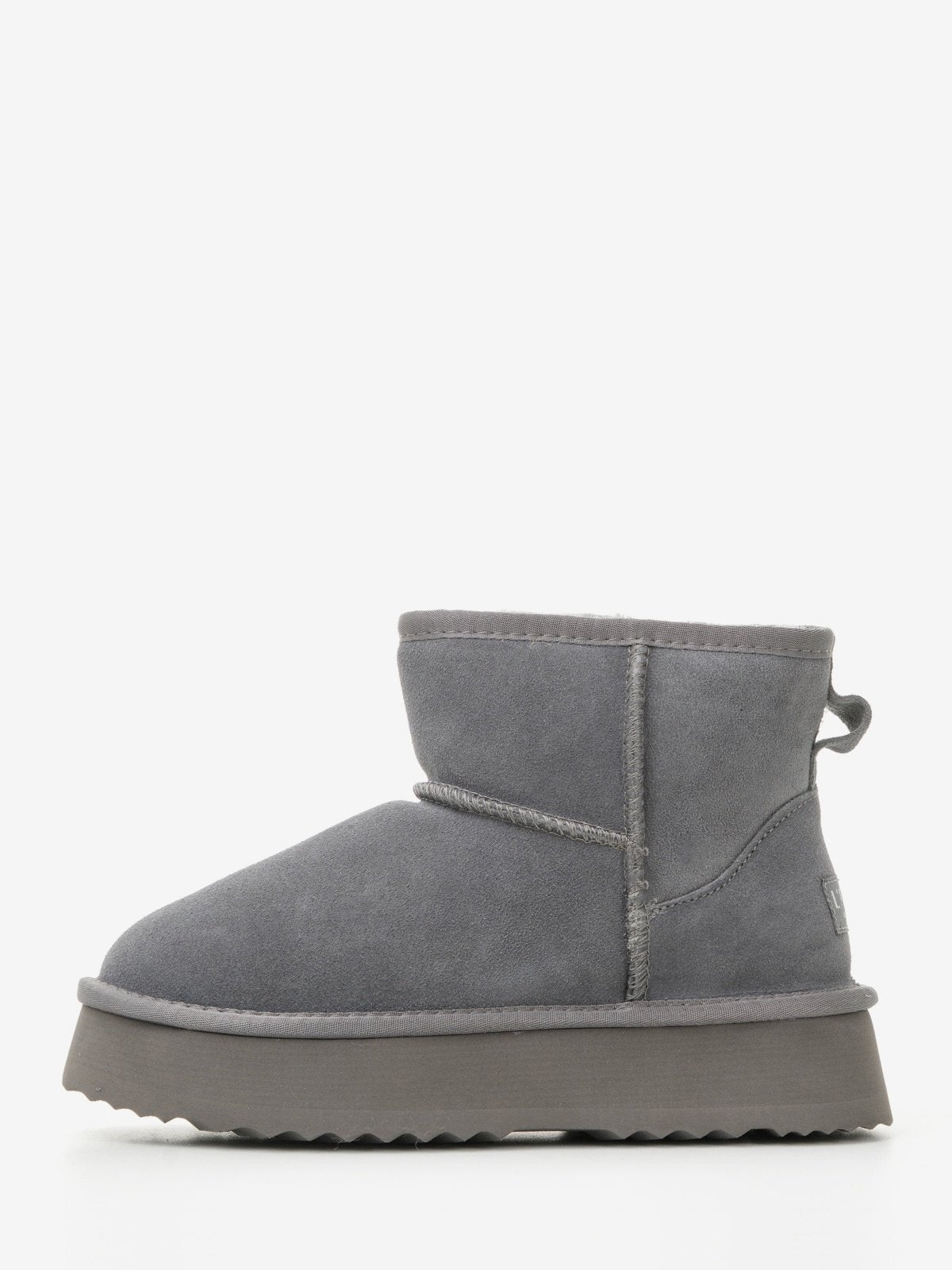 Women's leather boots with insulation