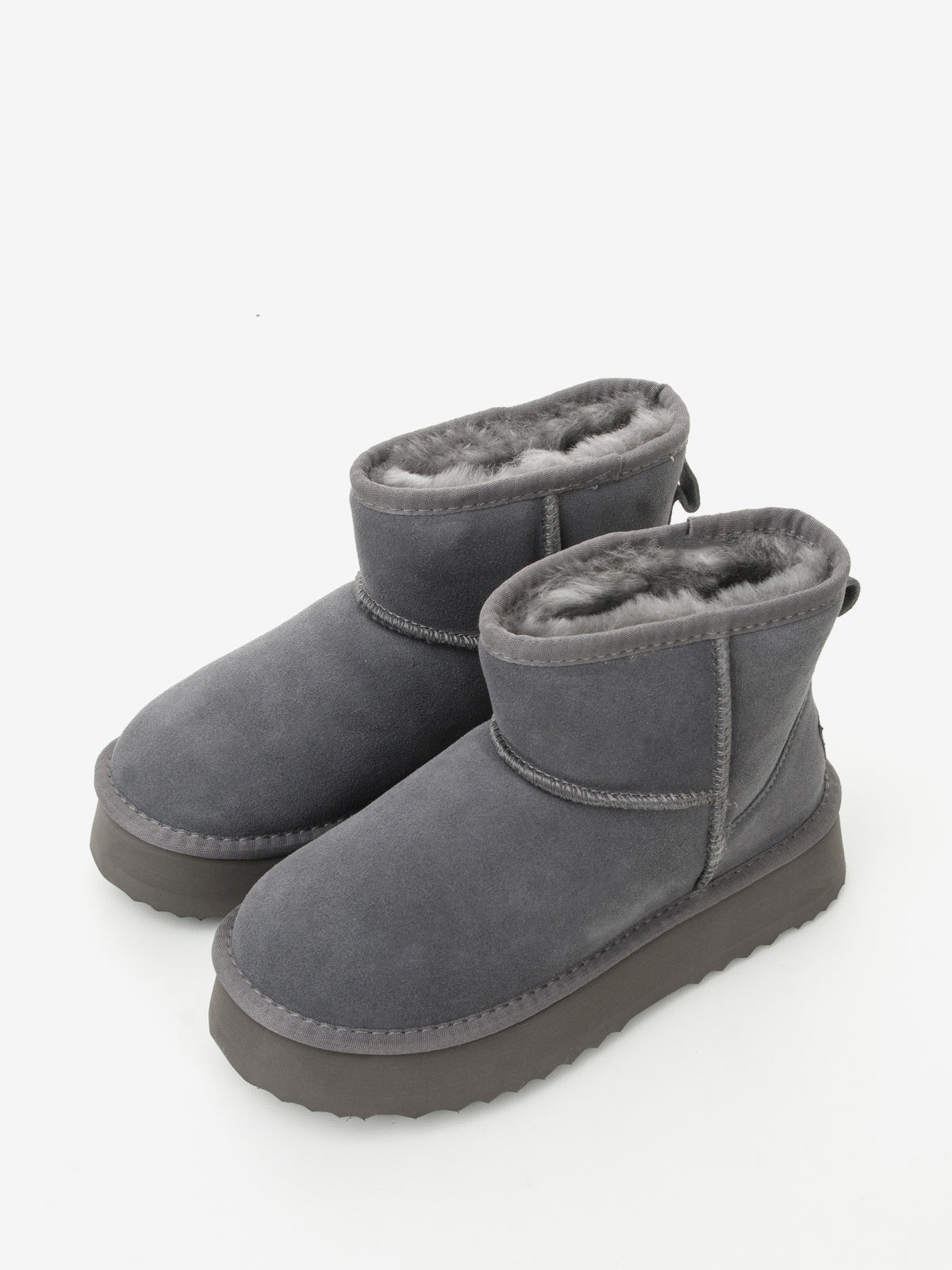 Women's leather boots with insulation