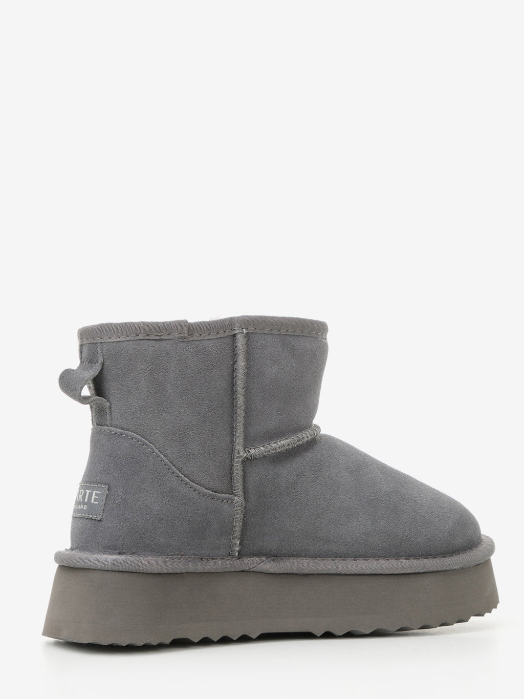 Women's leather boots with insulation