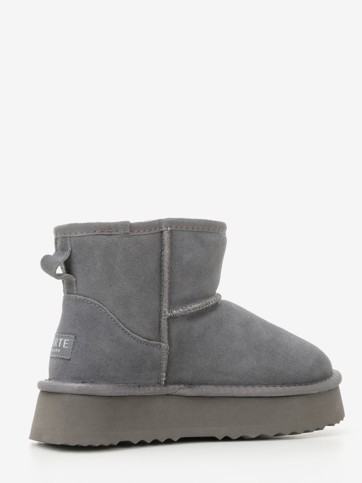 Women's leather boots with insulation