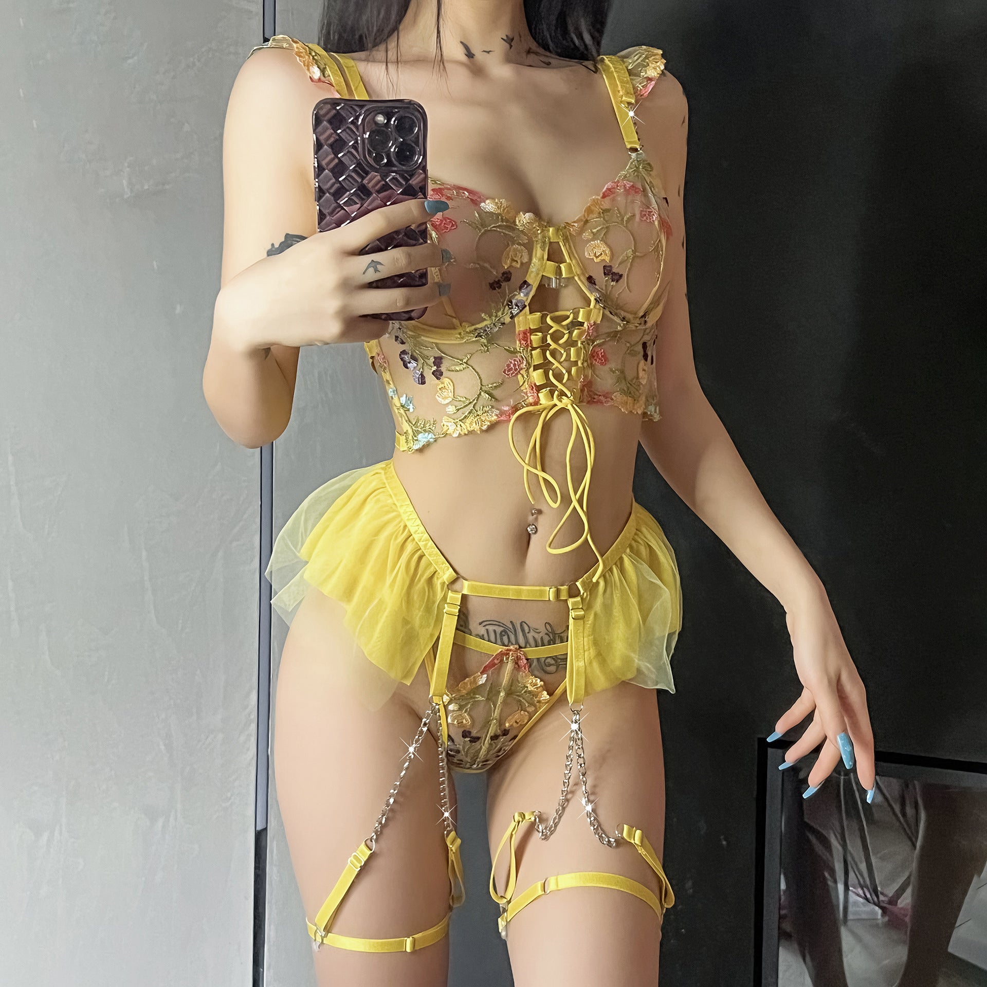 Sunburst Floral Embroidered Lace Corset Set Model Displauy